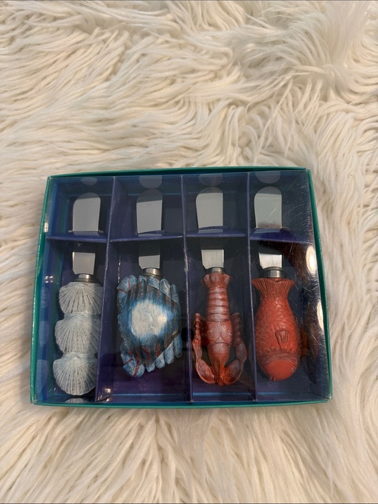 Fisherman Catch Other - Coastal Seafood Cheese Knife Set - Blue and Red Handles brand new
